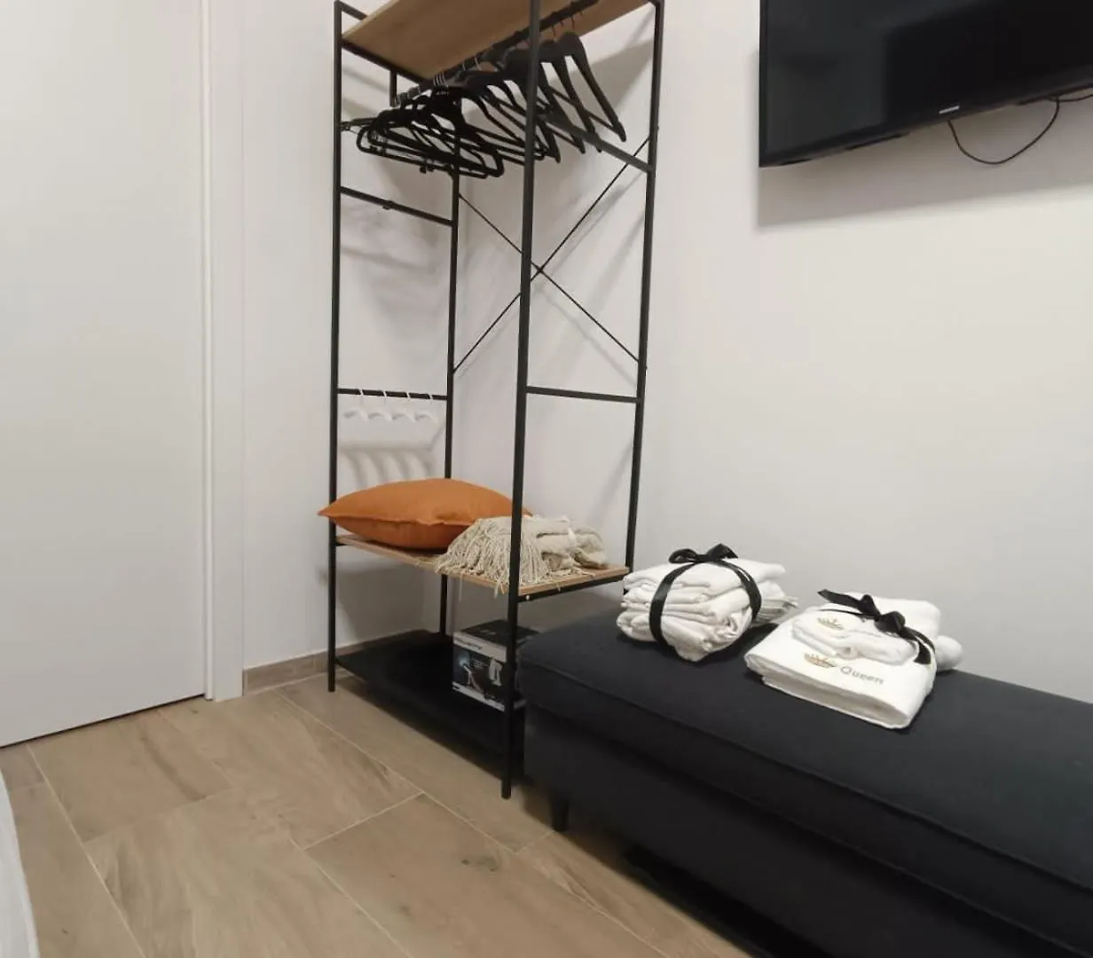 B&B Regina 381 Messina 0*,  Italy